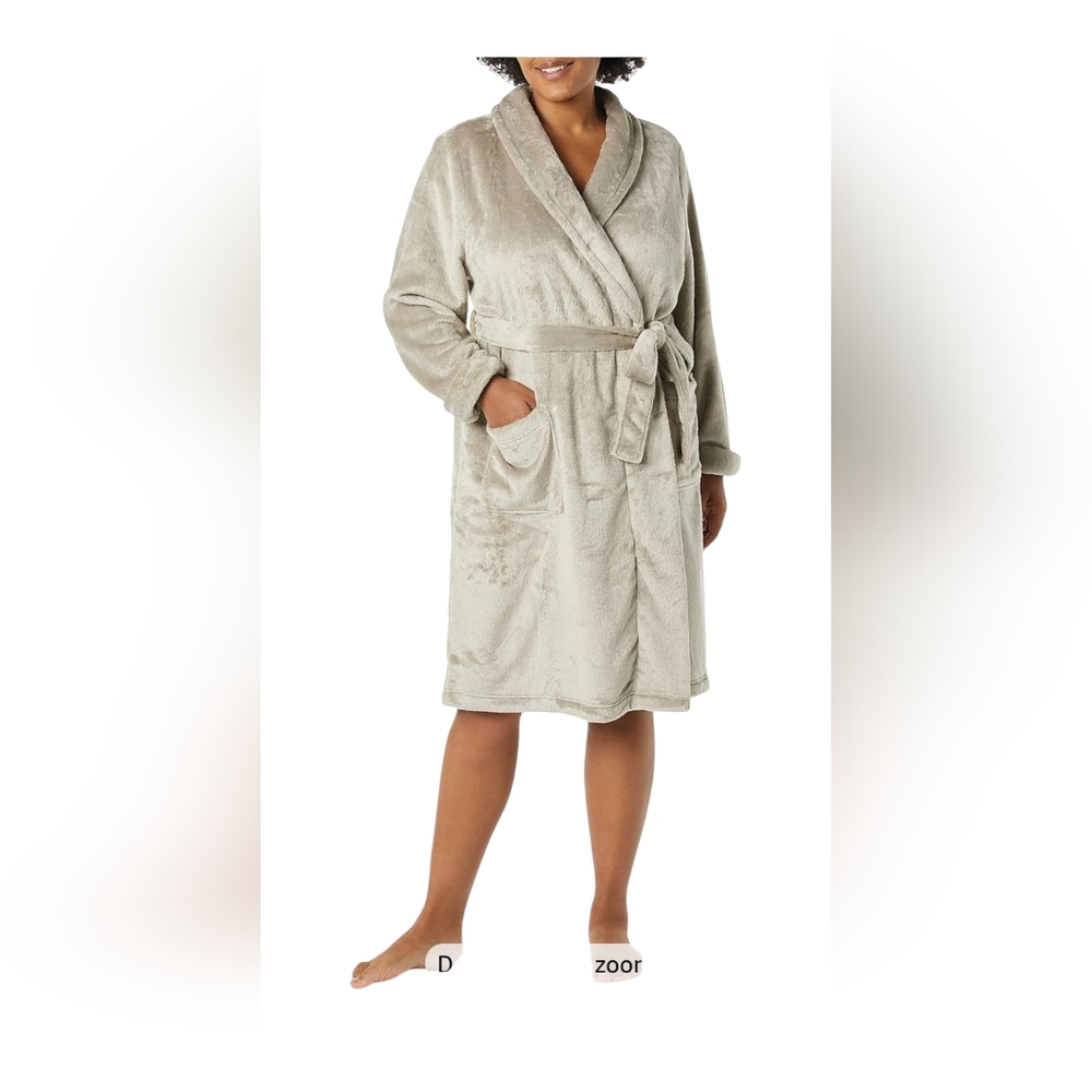 Plush Beige Spa Robe - Picture 2 of 4